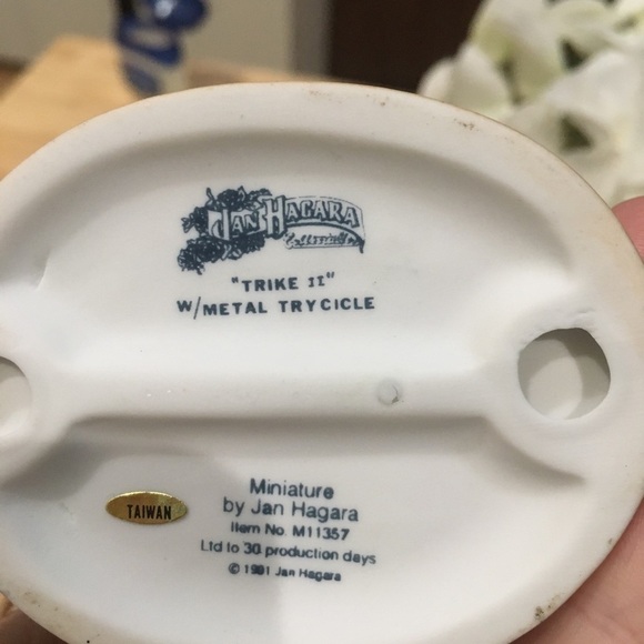 🎈🎈🎈JAN HAGARA figurine trike it metal tricycle Lisa and the jumeau doll - Picture 3 of 6